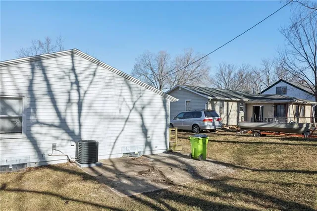 $235,000 | 705 East Shady Lane, Harrisonville, MO 64701