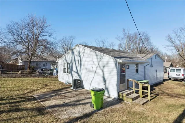 $235,000 | 705 East Shady Lane, Harrisonville, MO 64701