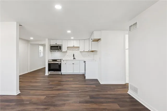 $235,000 | 705 East Shady Lane, Harrisonville, MO 64701