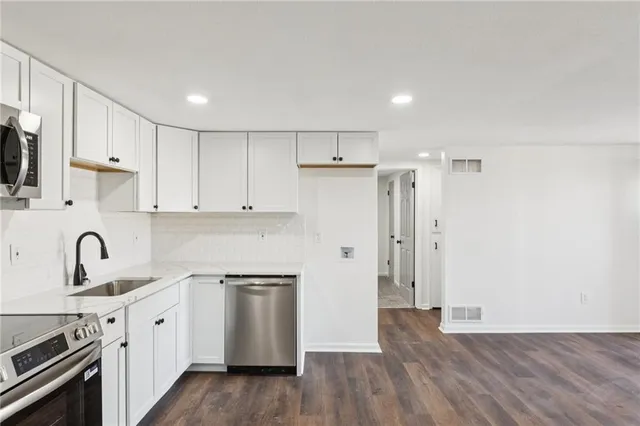 $235,000 | 705 East Shady Lane, Harrisonville, MO 64701