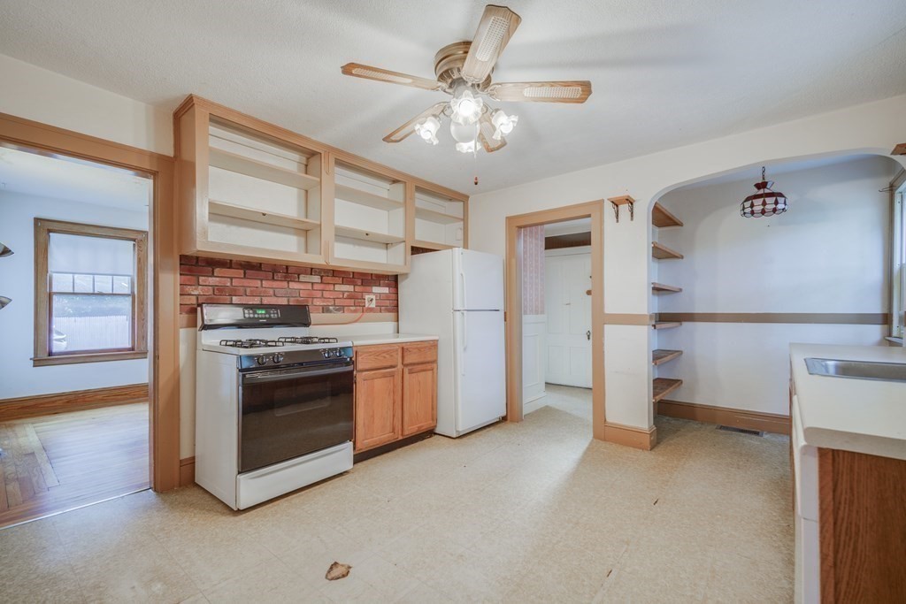 104 Linnell Street Springfield, MA 01104 - Photo 11 of 34 Gallery Image 11