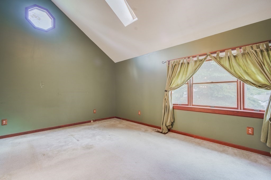 104 Linnell Street Springfield, MA 01104 - Photo 16 of 34 Gallery Image 16