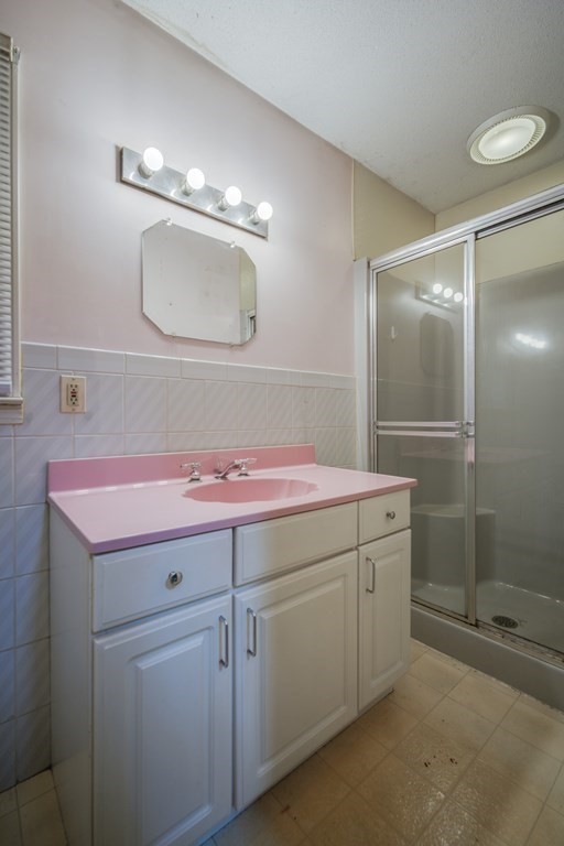 104 Linnell Street Springfield, MA 01104 - Photo 17 of 34 Gallery Image 17