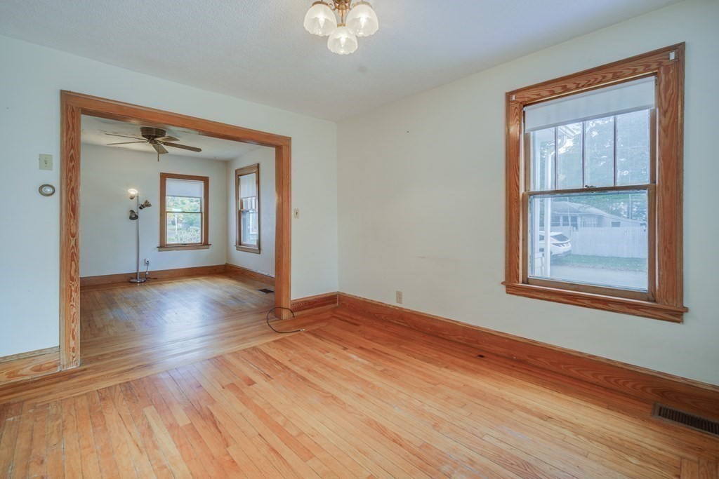 104 Linnell Street Springfield, MA 01104 - Photo 7 of 34 Gallery Image 7