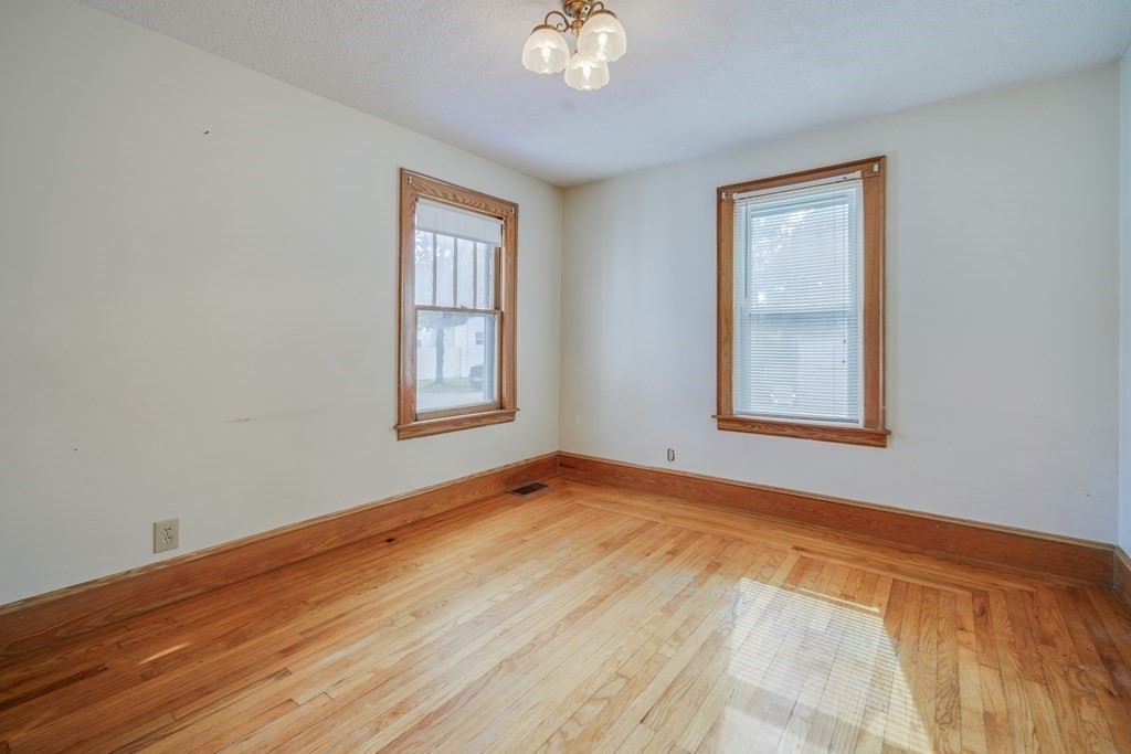 104 Linnell Street Springfield, MA 01104 - Photo 9 of 34 Gallery Image 9