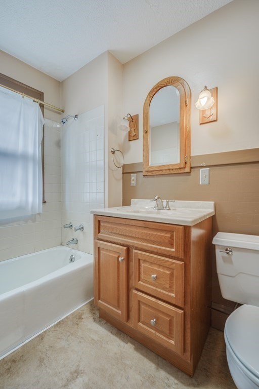 104 Linnell Street Springfield, MA 01104 - Photo 10 of 34 Gallery Image 10