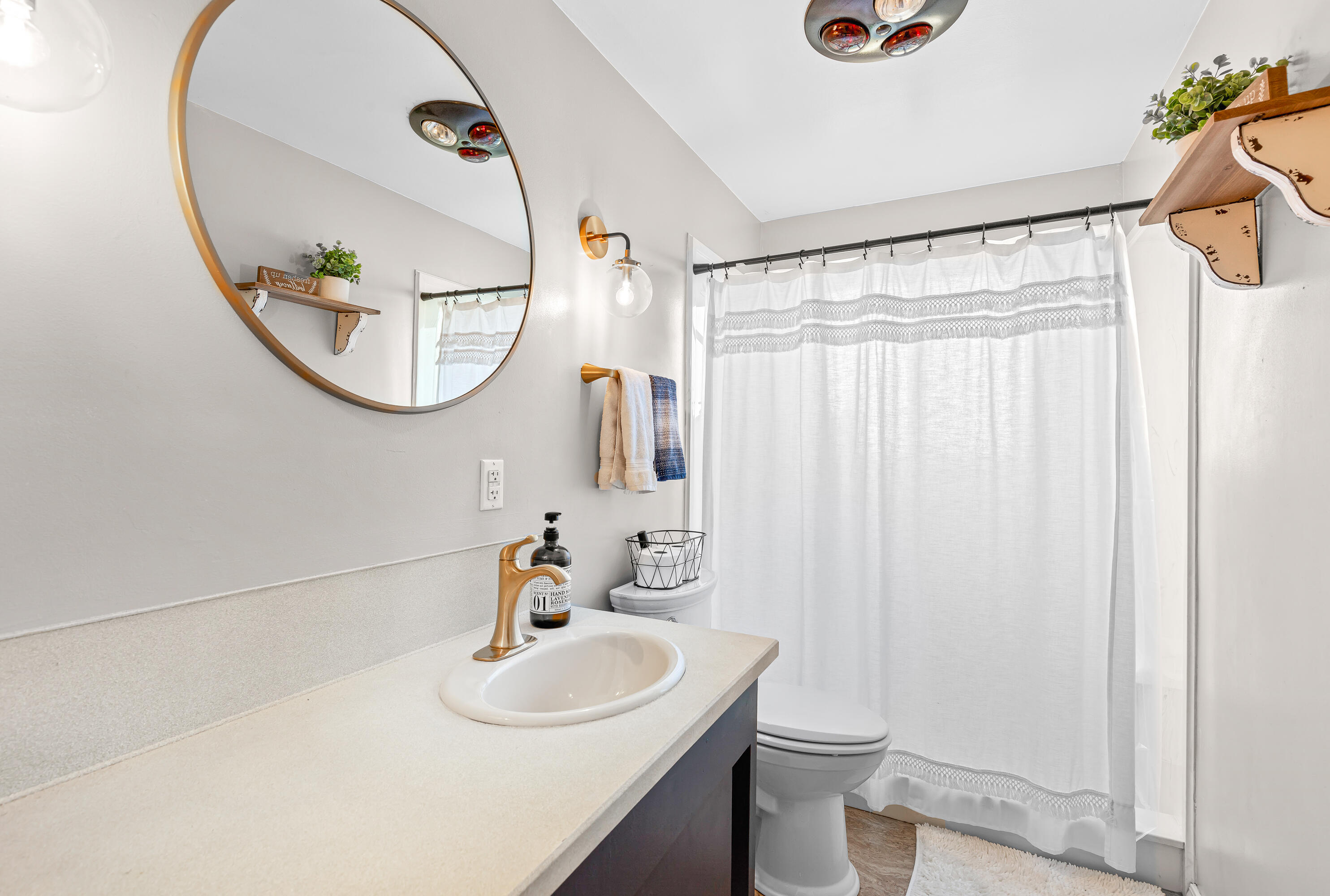 3010 Sylvia Road Central Point, OR 97502 - Photo 27 of 65 a bathroom with a sink and a mirror