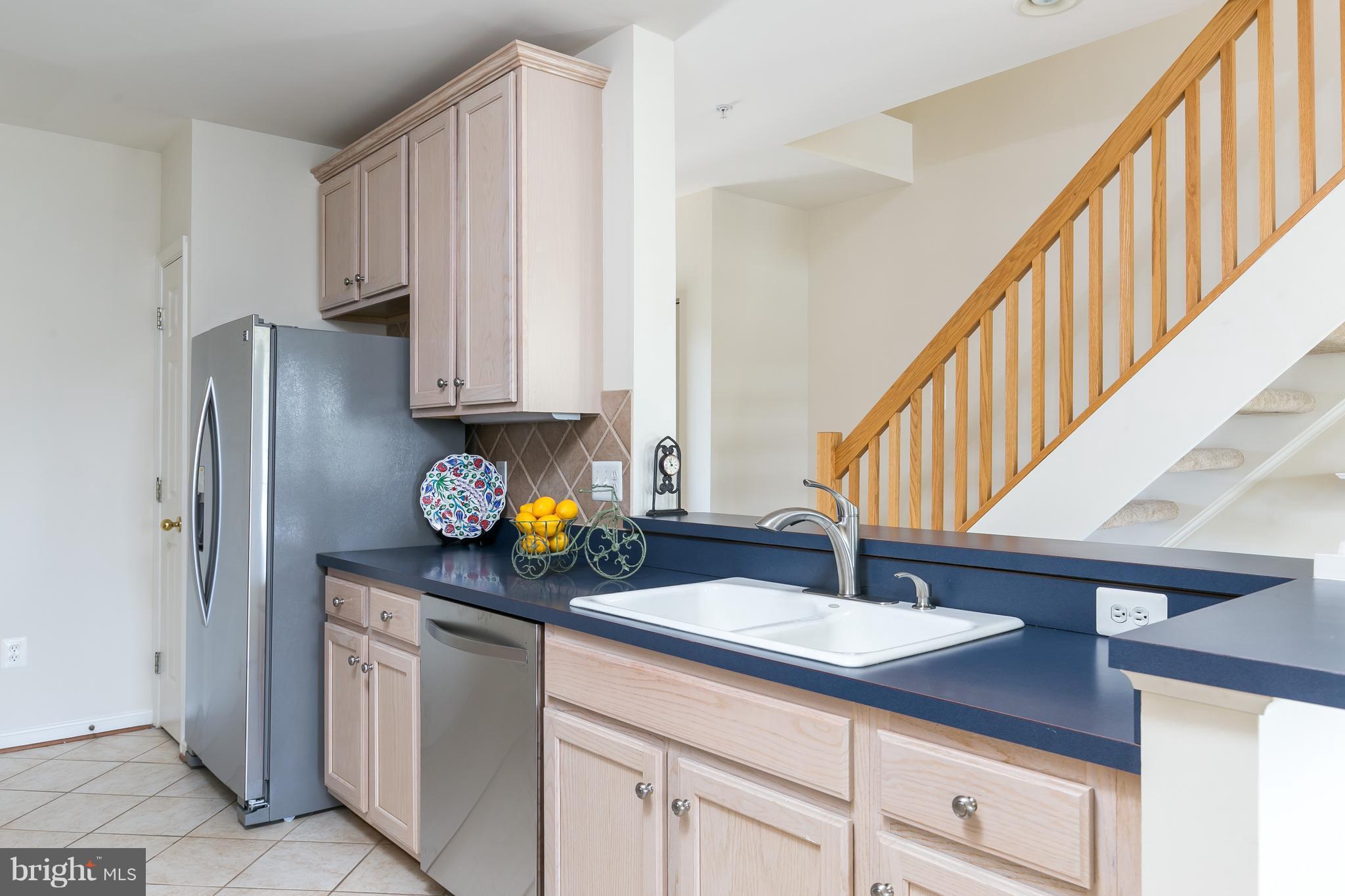 25252 Riffleford Square, Unit 302 Chantilly, VA 20152 - Photo 8 of 22 Kitchen