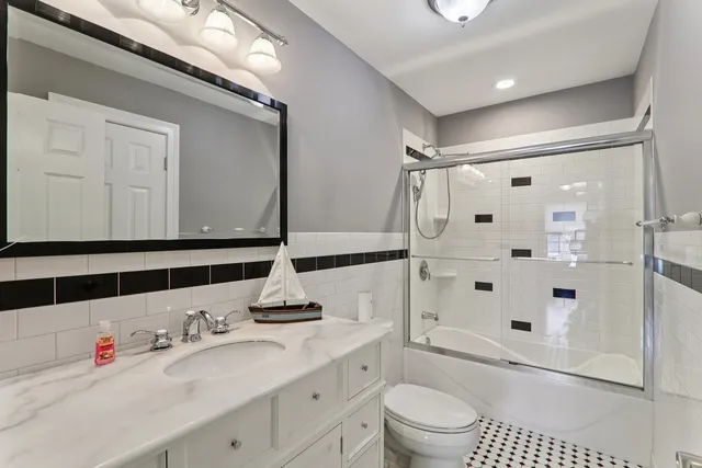 $589,000 | 124 Hubbard Court, Wauconda, IL 60084