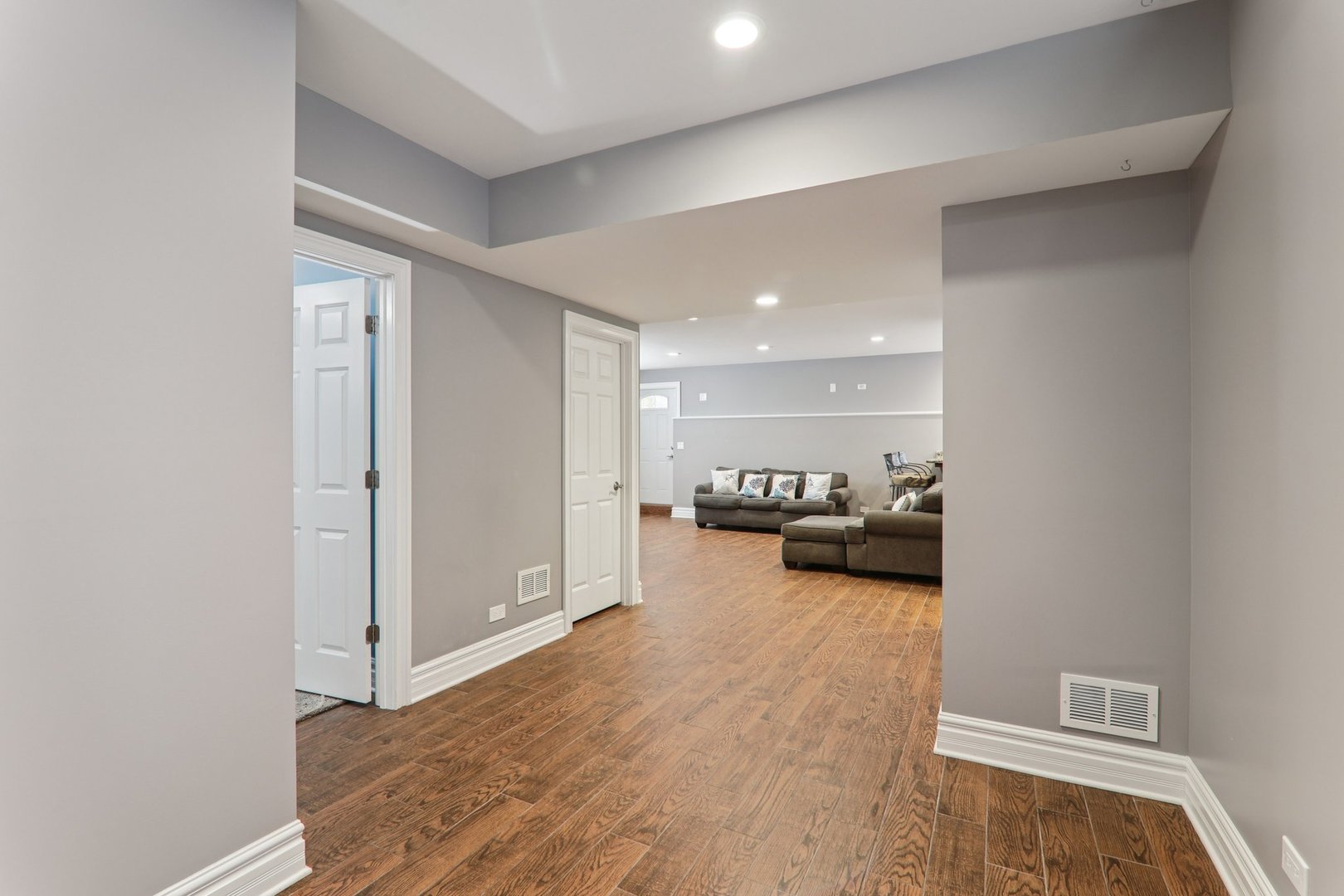 124 Hubbard Court Wauconda, IL 60084 - Photo 27 of 47 a view of a livingroom and a ocean view