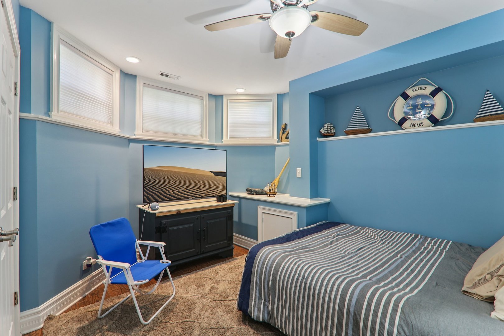 124 Hubbard Court Wauconda, IL 60084 - Photo 28 of 47 a bedroom with a bed and a chair