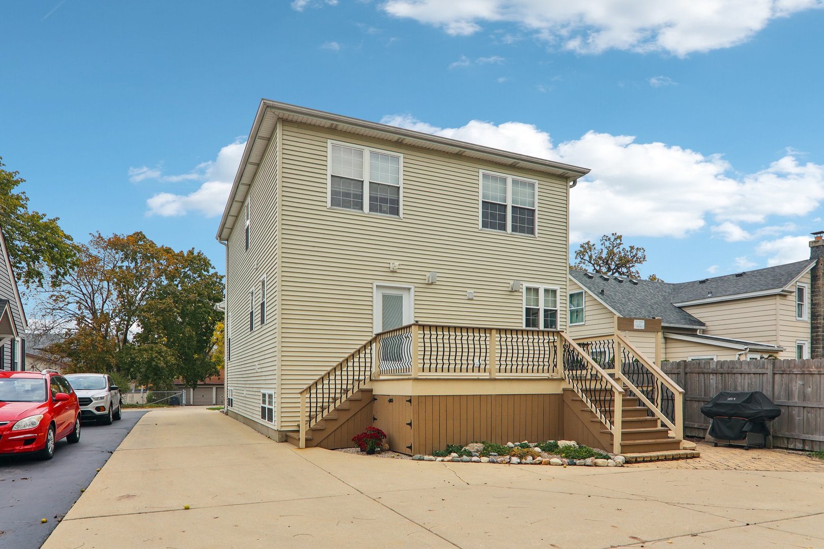 124 Hubbard Court Wauconda, IL 60084 - Photo 34 of 47 a front view of a house with a yard