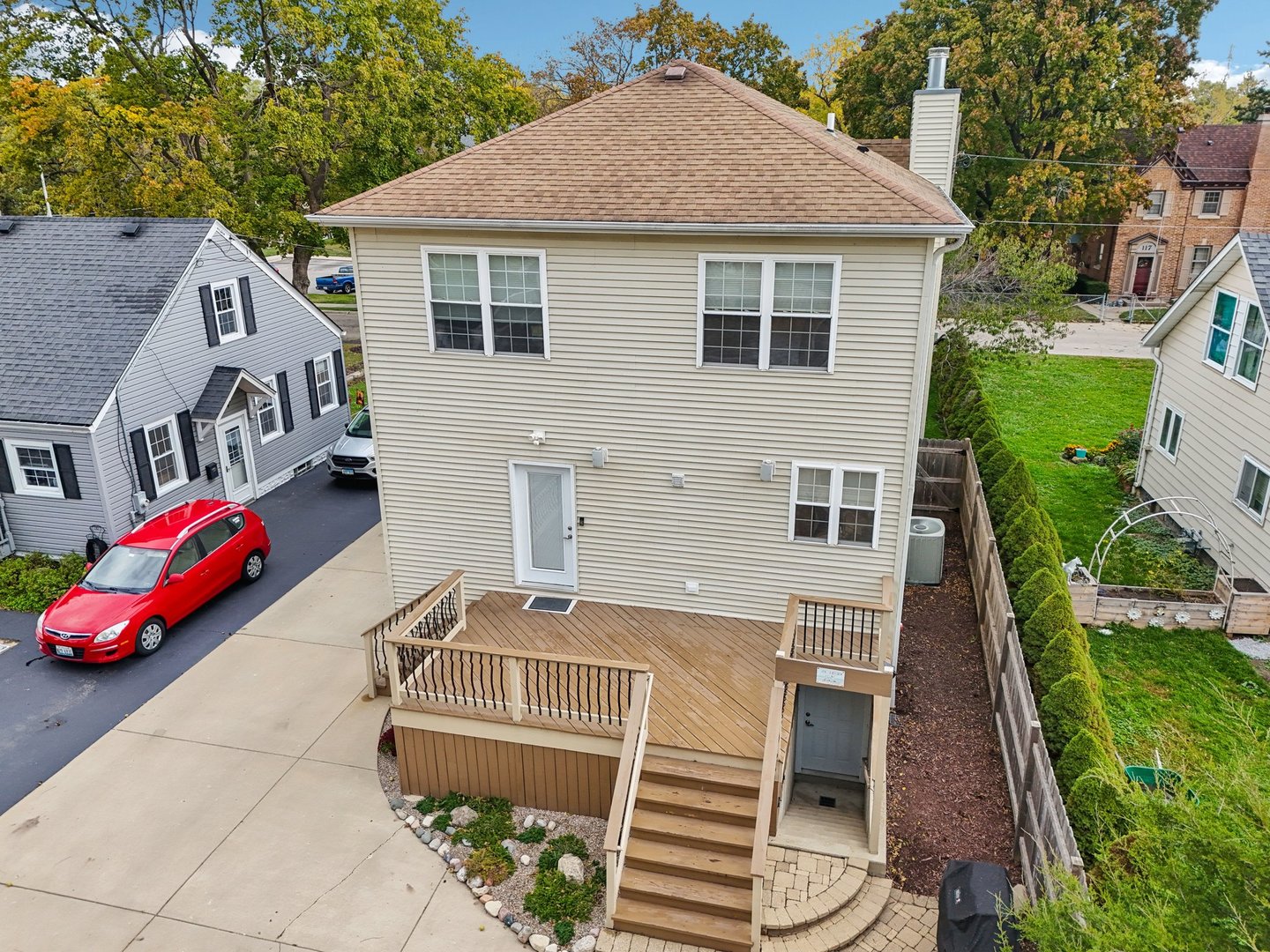 124 Hubbard Court Wauconda, IL 60084 - Photo 35 of 47 a front view of a house with balcony