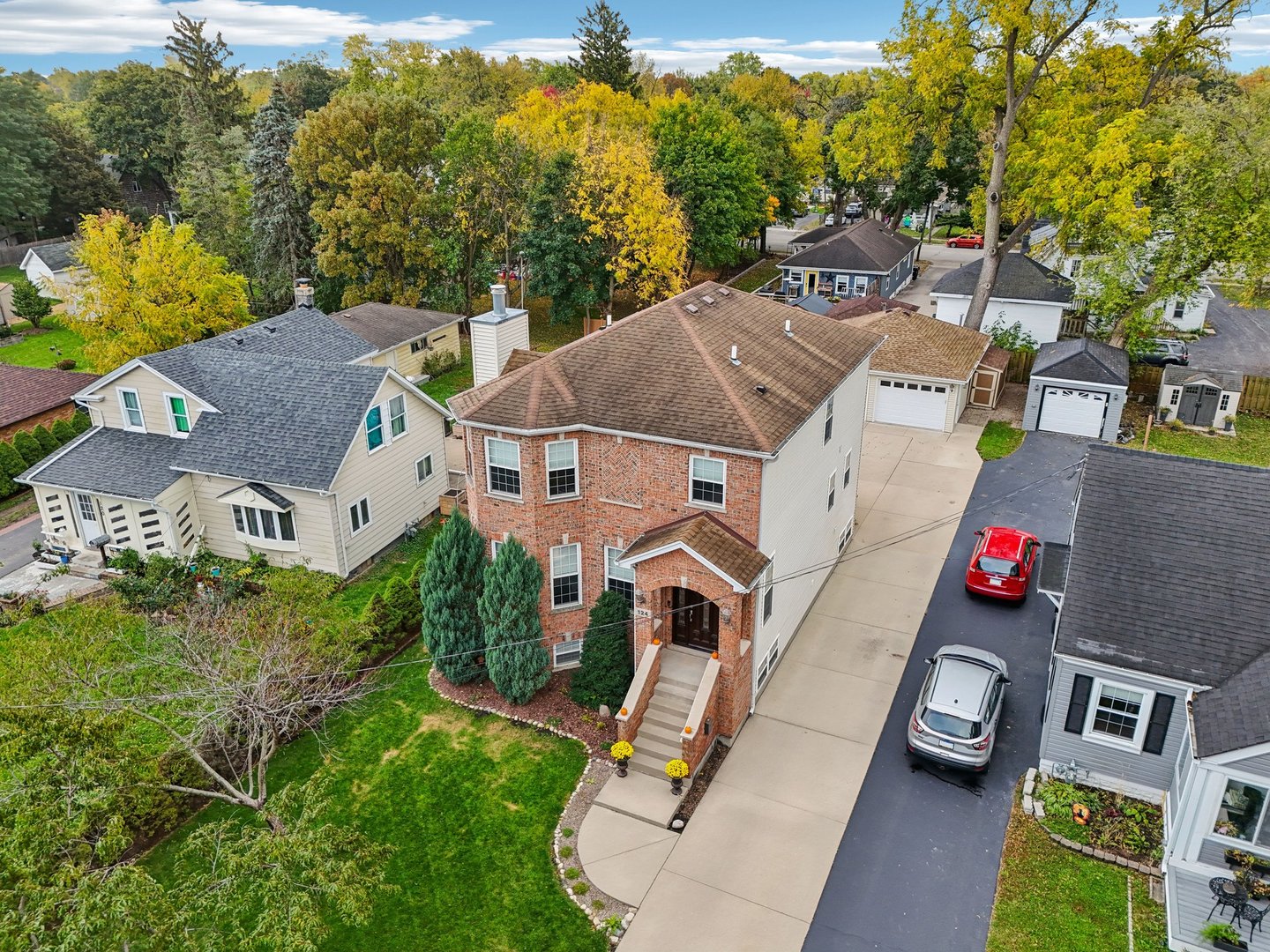124 Hubbard Court Wauconda, IL 60084 - Photo 39 of 47 an aerial view of a residential apartment building with a yard