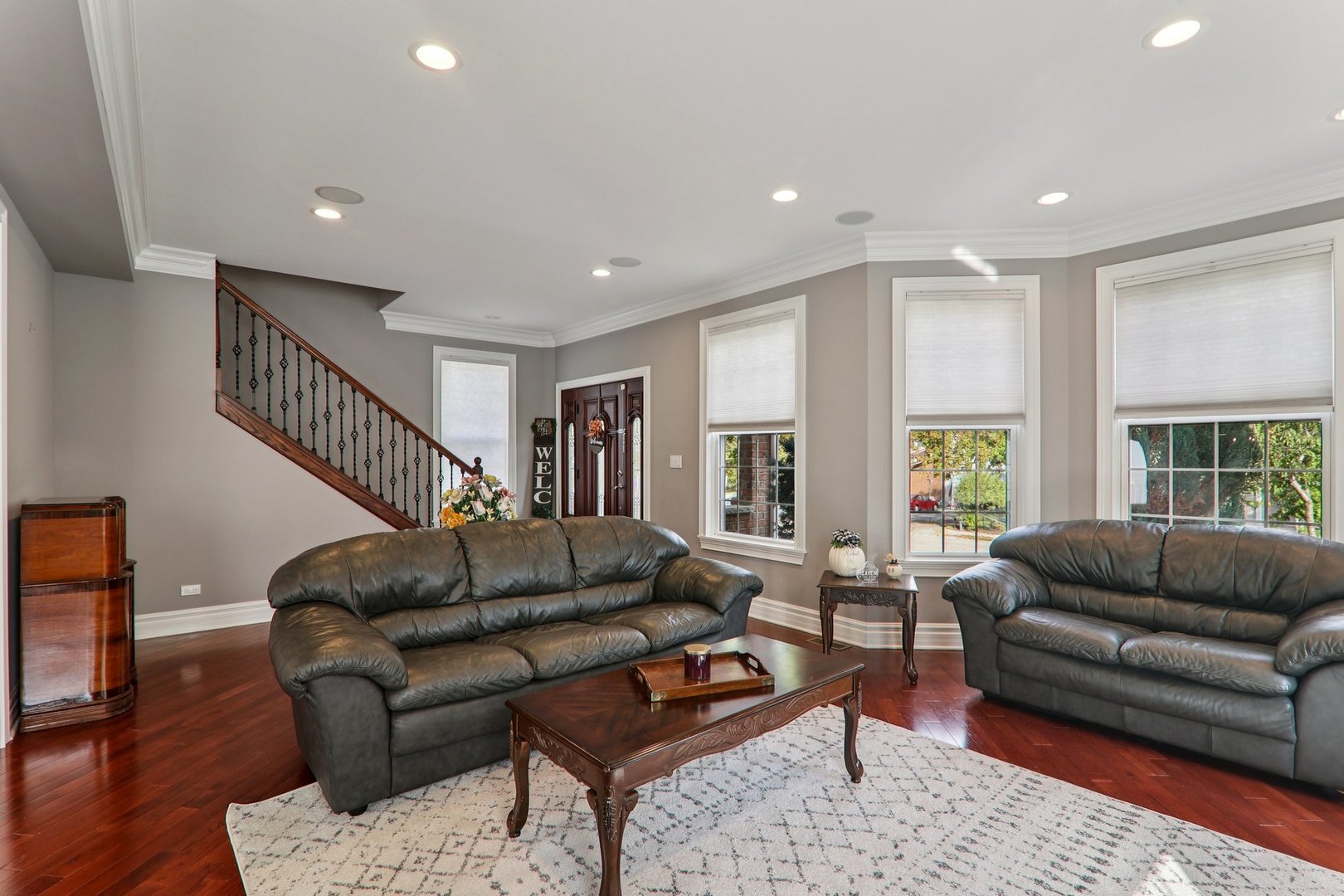 124 Hubbard Court Wauconda, IL 60084 - Photo 5 of 47 a living room with furniture a rug and a window