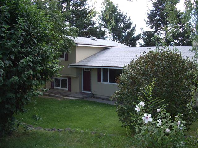 930 North Granger Road Granger, WA 98932 - Photo 1 of 19 a view of house with a yard