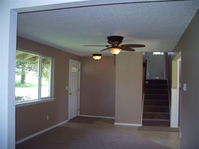 930 North Granger Road Granger, WA 98932 - Photo 17 of 19 a view of entryway
