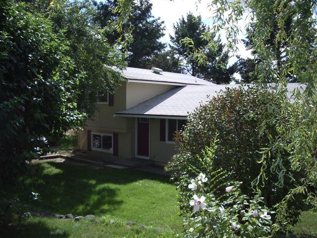 930 North Granger Road Granger, WA 98932 - Photo 4 of 19 a view of a house with a tree