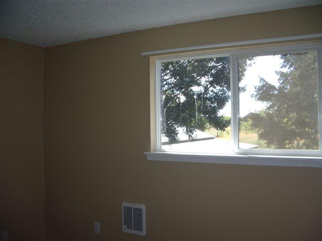 930 North Granger Road Granger, WA 98932 - Photo 10 of 19 a view of a room that has a window in it