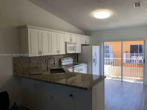 $2,250 | 7730 West 34th Lane, Unit 14202, Hialeah, FL 33018