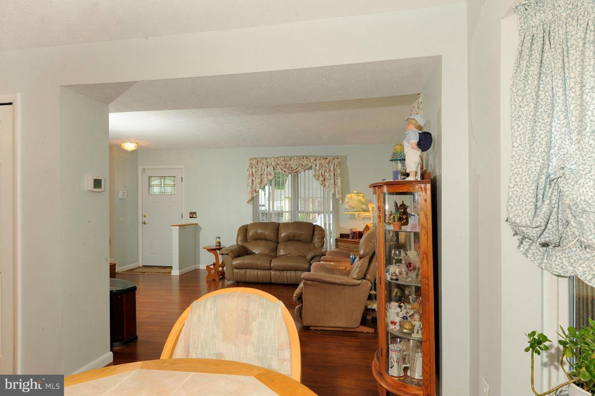 3430 Brookhaven Road Pasadena, MD 21122 - Photo 14 of 28 Living Room