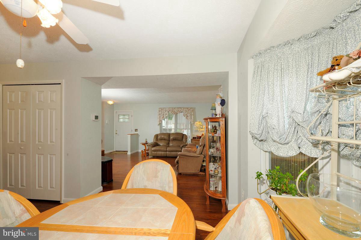3430 Brookhaven Road Pasadena, MD 21122 - Photo 15 of 28 Living Room