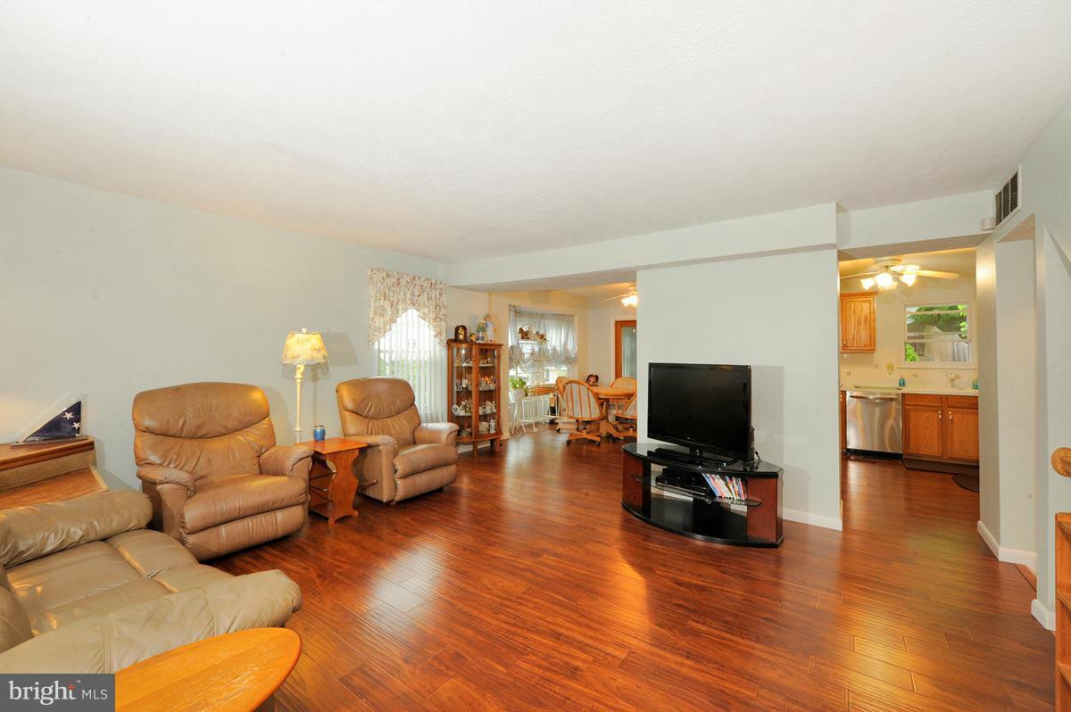 3430 Brookhaven Road Pasadena, MD 21122 - Photo 19 of 28 Living Room