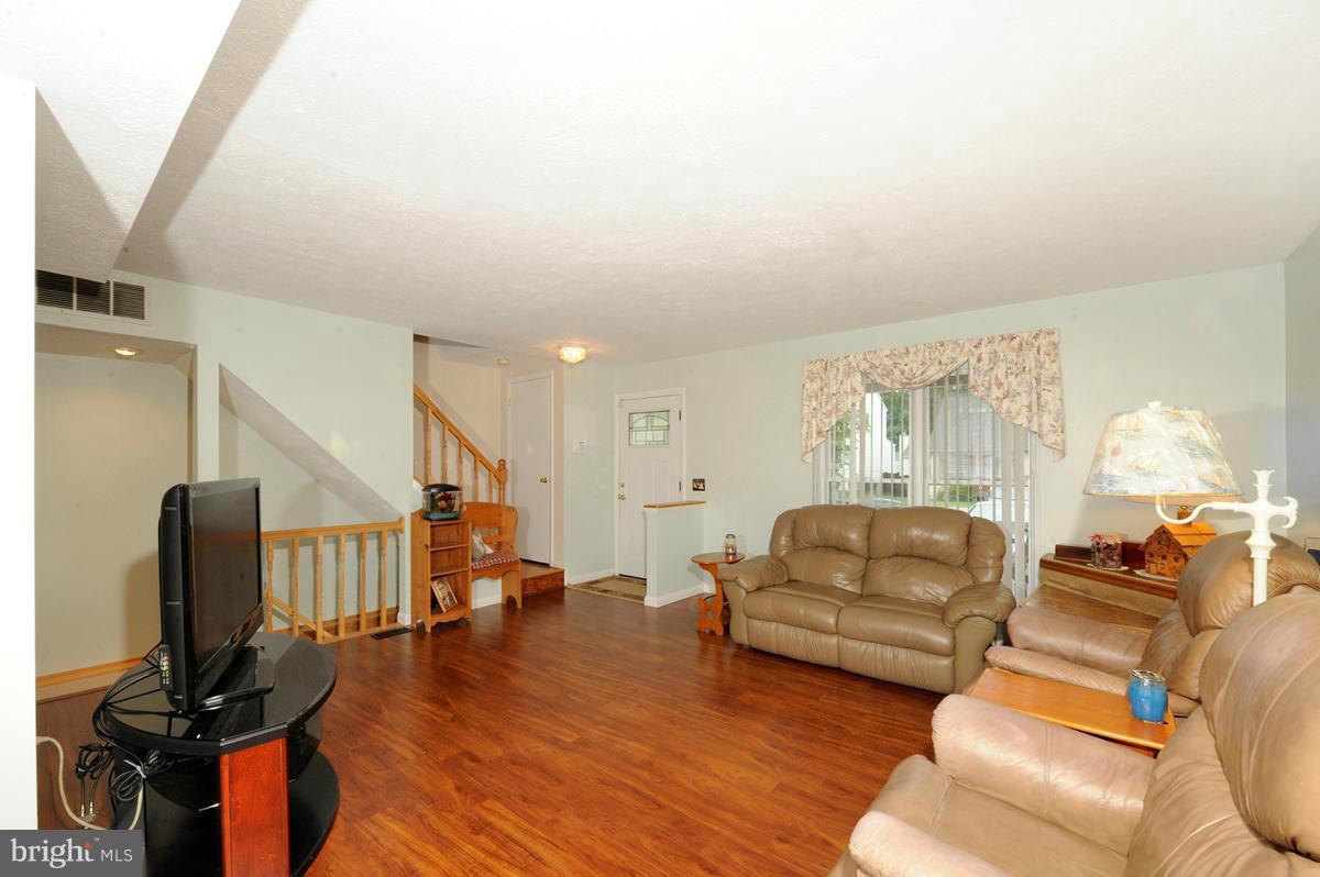 3430 Brookhaven Road Pasadena, MD 21122 - Photo 20 of 28 Living Room