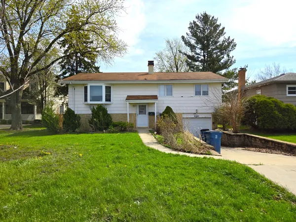 $345,000 | 5921 Blodgett Avenue, Downers Grove, IL 60516