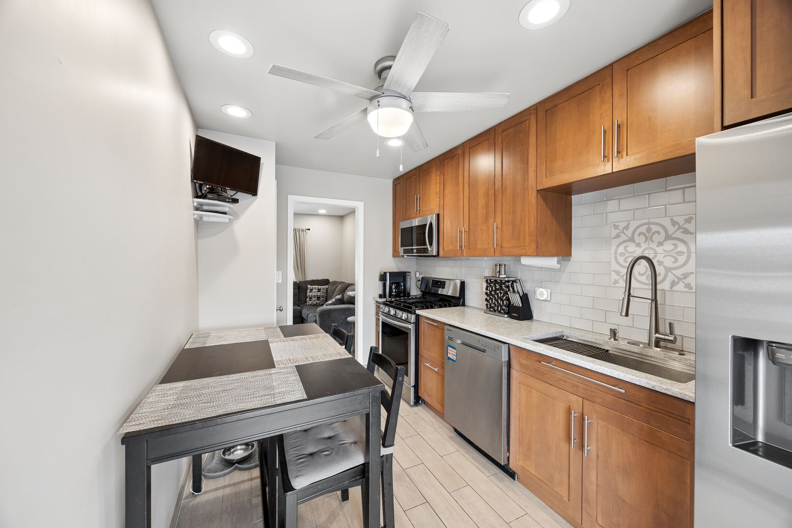 3933 West 85th Place Chicago, IL 60652 - Photo 11 of 24