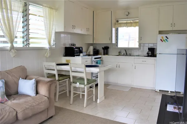 $1,750 | 741 Hauʻoli Street, Honolulu, HI 96826