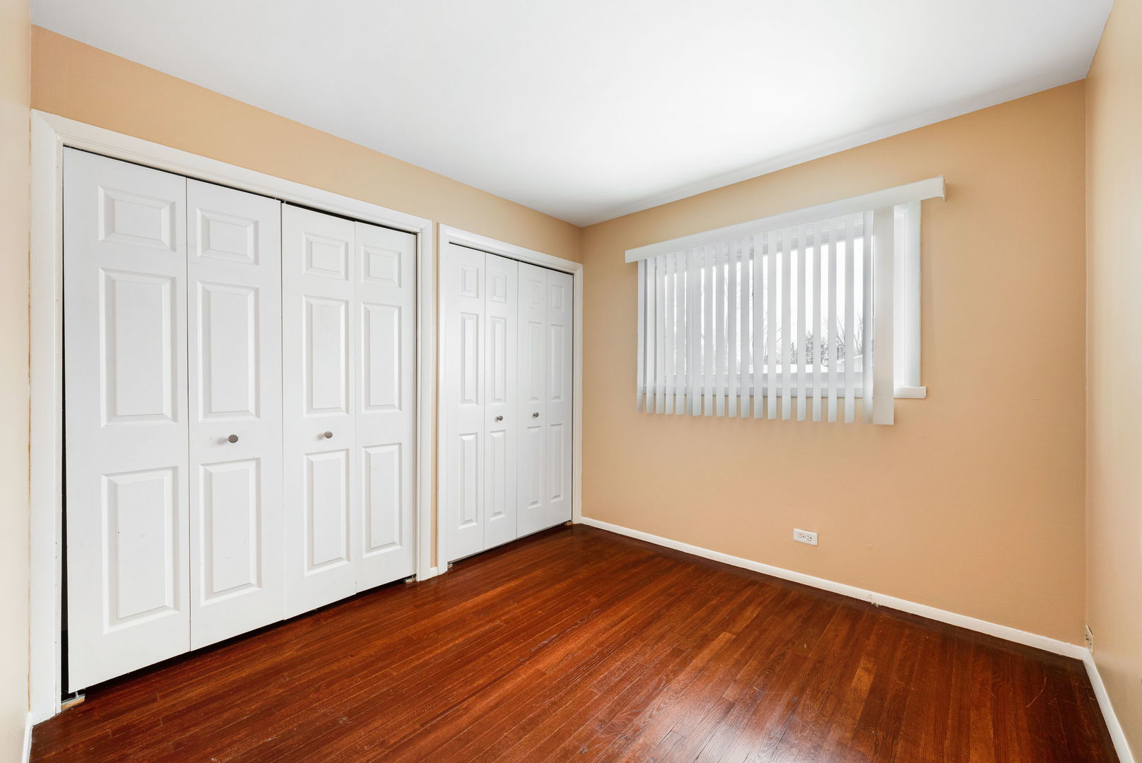920 Valley Stream Drive Wheeling, IL 60090 - Photo 11 of 29 a view of an empty room with wooden floor and a window