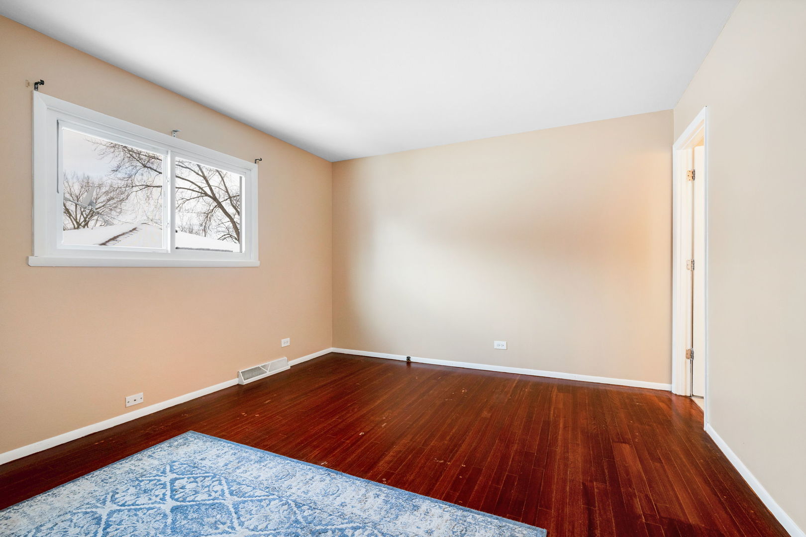 920 Valley Stream Drive Wheeling, IL 60090 - Photo 14 of 29 an empty room with wooden floor and window