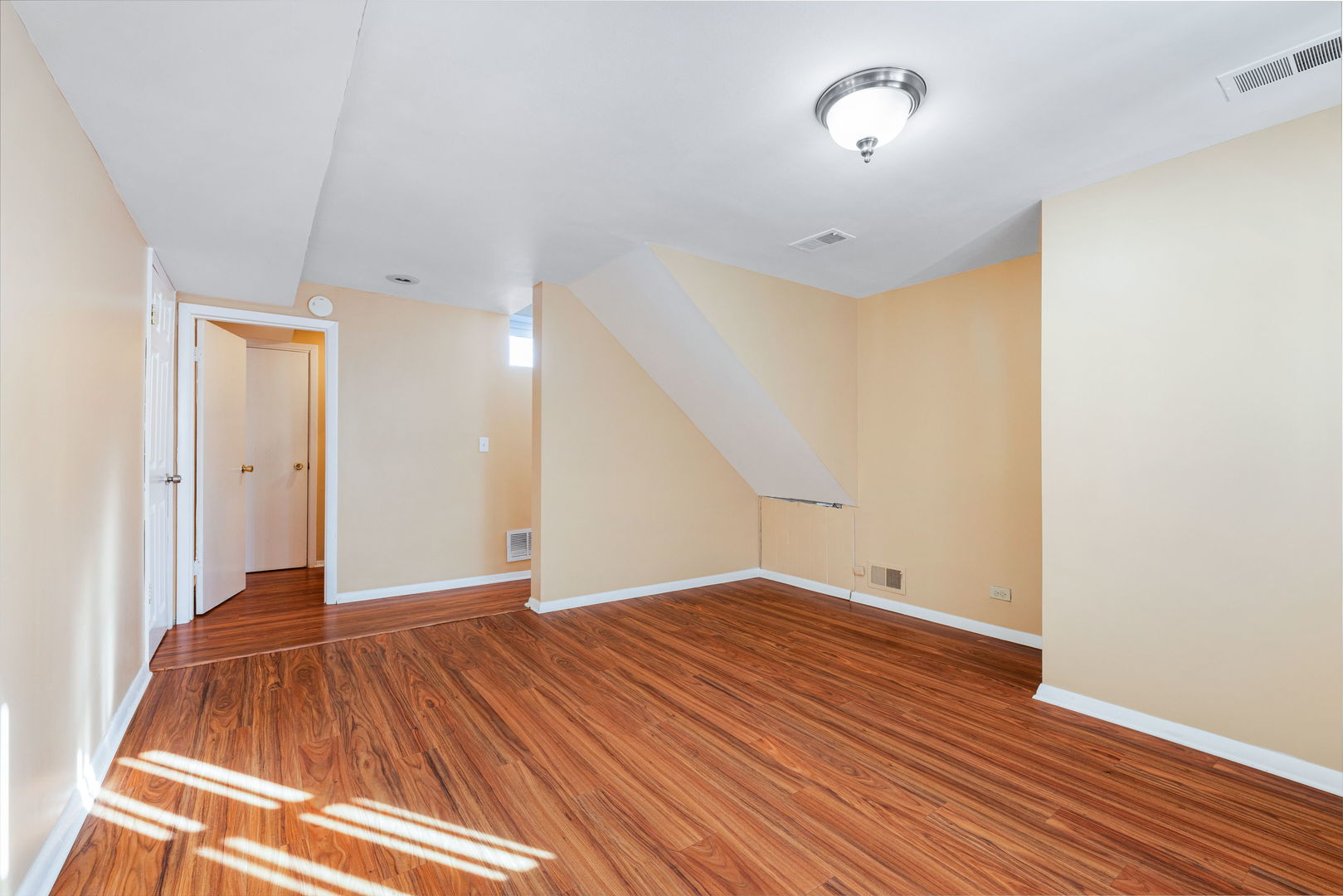 920 Valley Stream Drive Wheeling, IL 60090 - Photo 16 of 29 a view of an empty room with wooden floor