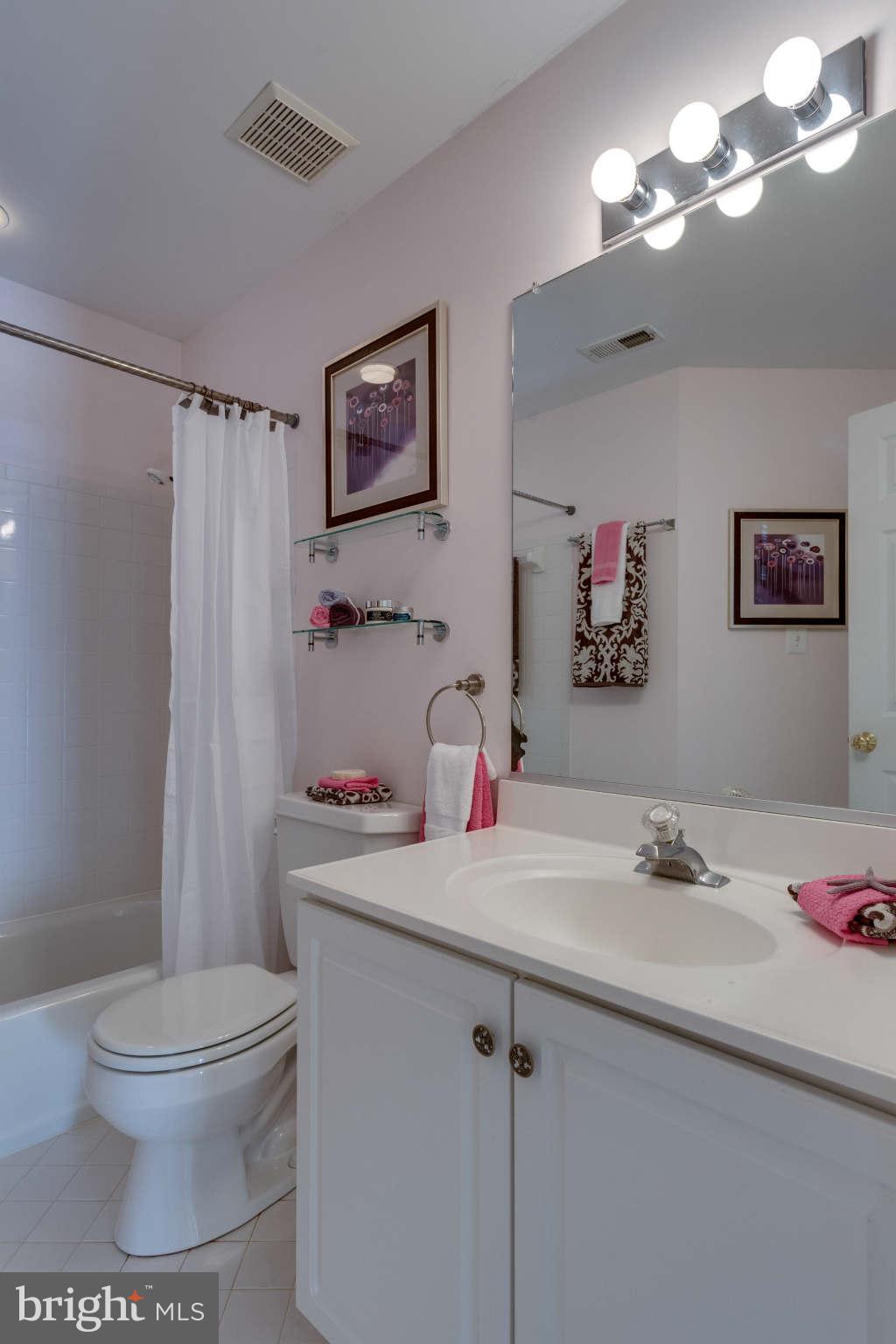 9506 Edgeley Road Bethesda, MD 20814 - Photo 15 of 28 Bath