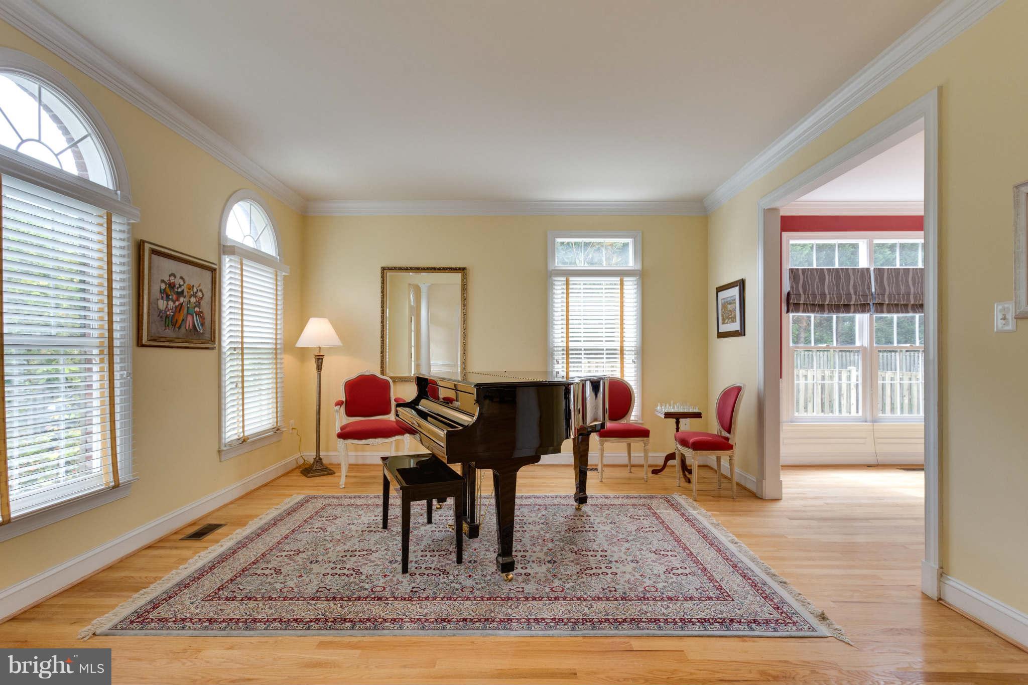 9506 Edgeley Road Bethesda, MD 20814 - Photo 3 of 28 Living Room