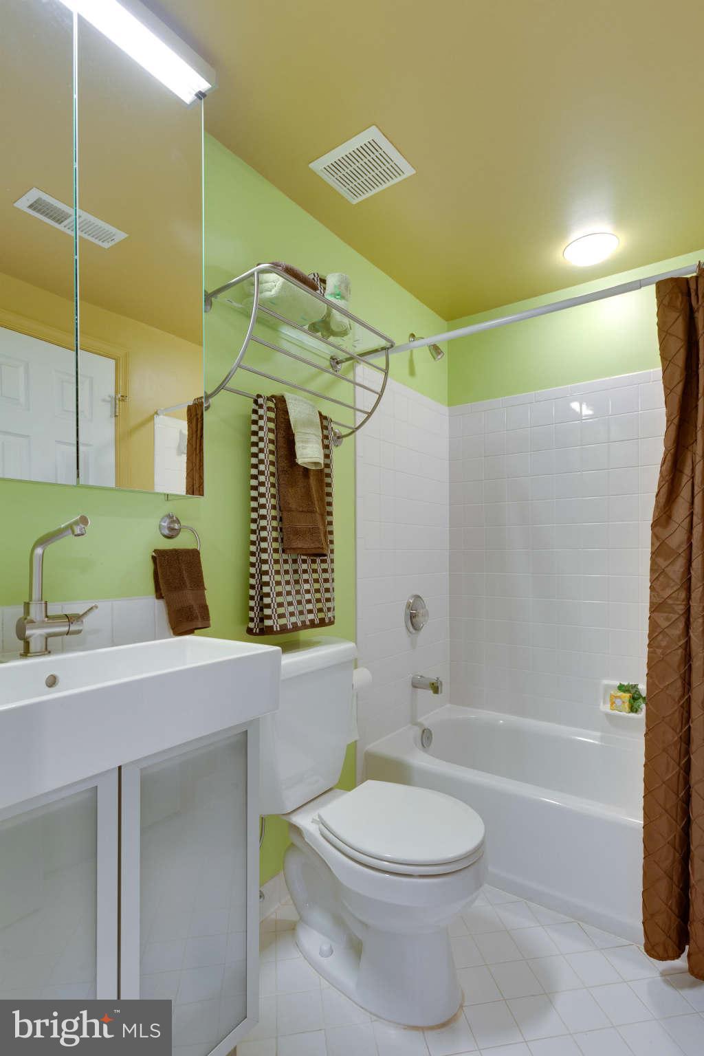 9506 Edgeley Road Bethesda, MD 20814 - Photo 25 of 28 Bath