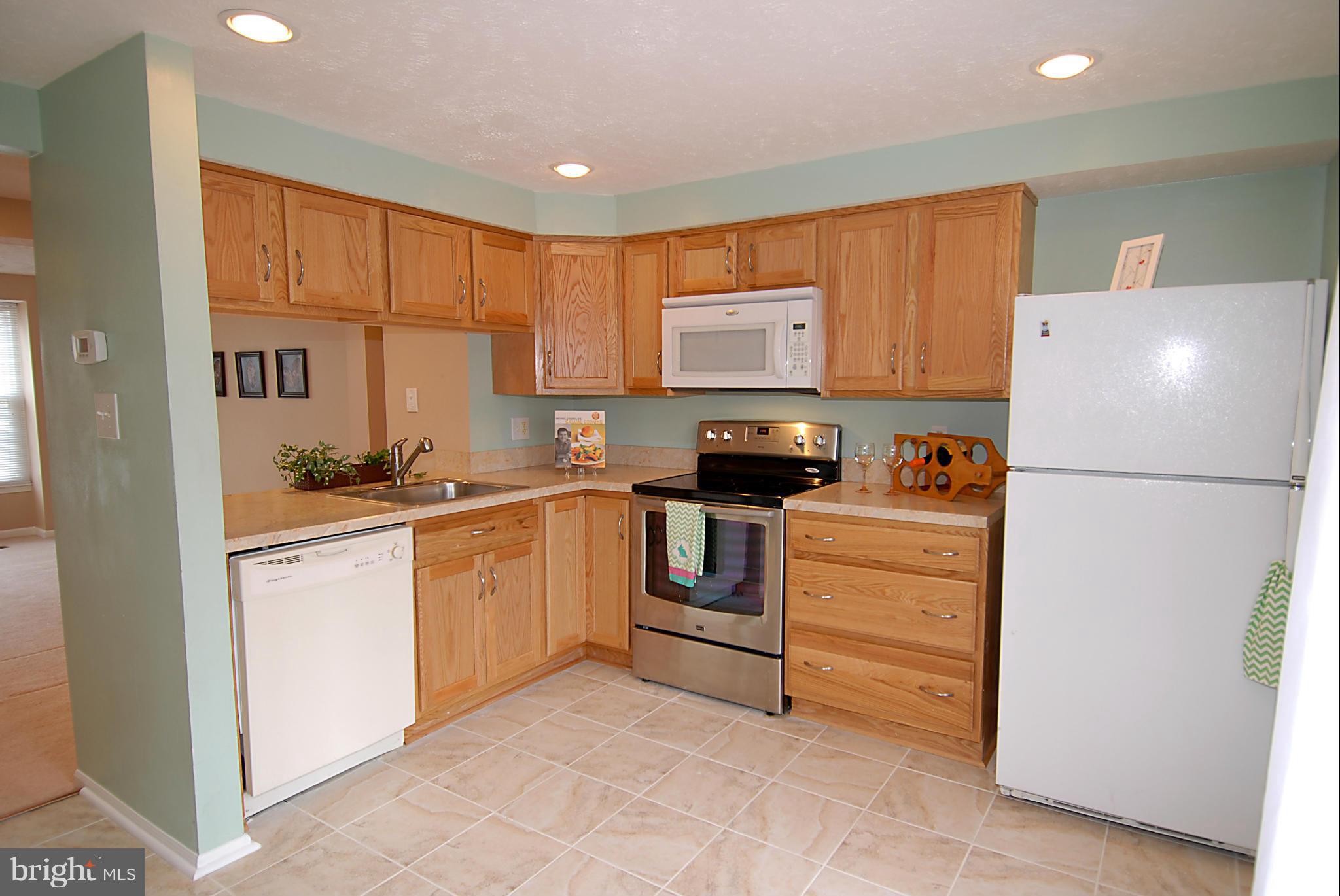 11906 Fieldthorn Court Reston, VA 20194 - Photo 8 of 30 Kitchen