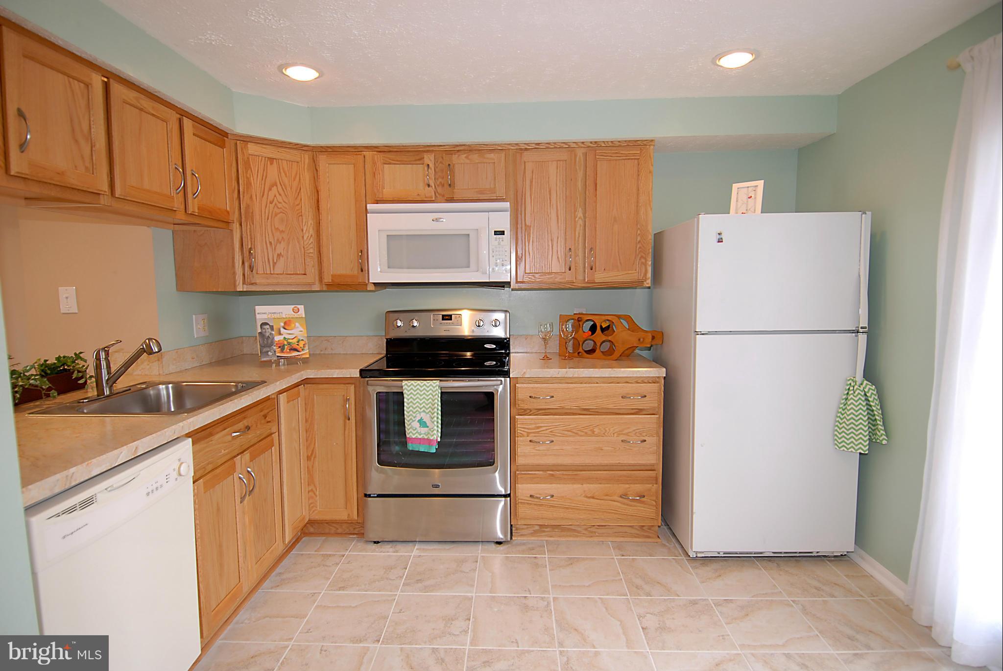 11906 Fieldthorn Court Reston, VA 20194 - Photo 9 of 30 Kitchen