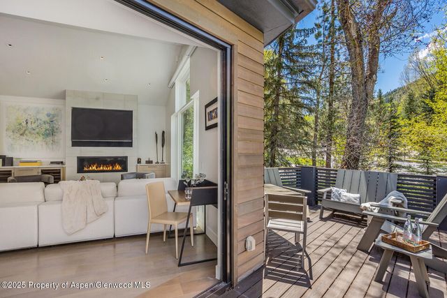 a view of a livingroom with furniture