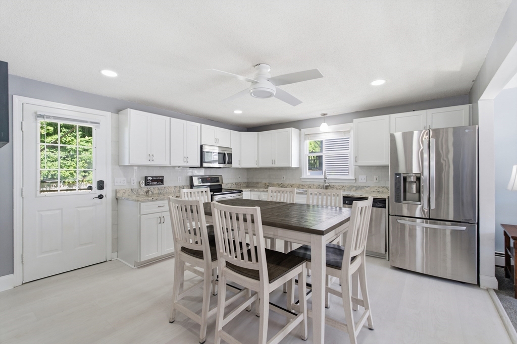 137 Maplewood Road Lynn, MA 01904 - Photo 7 of 39