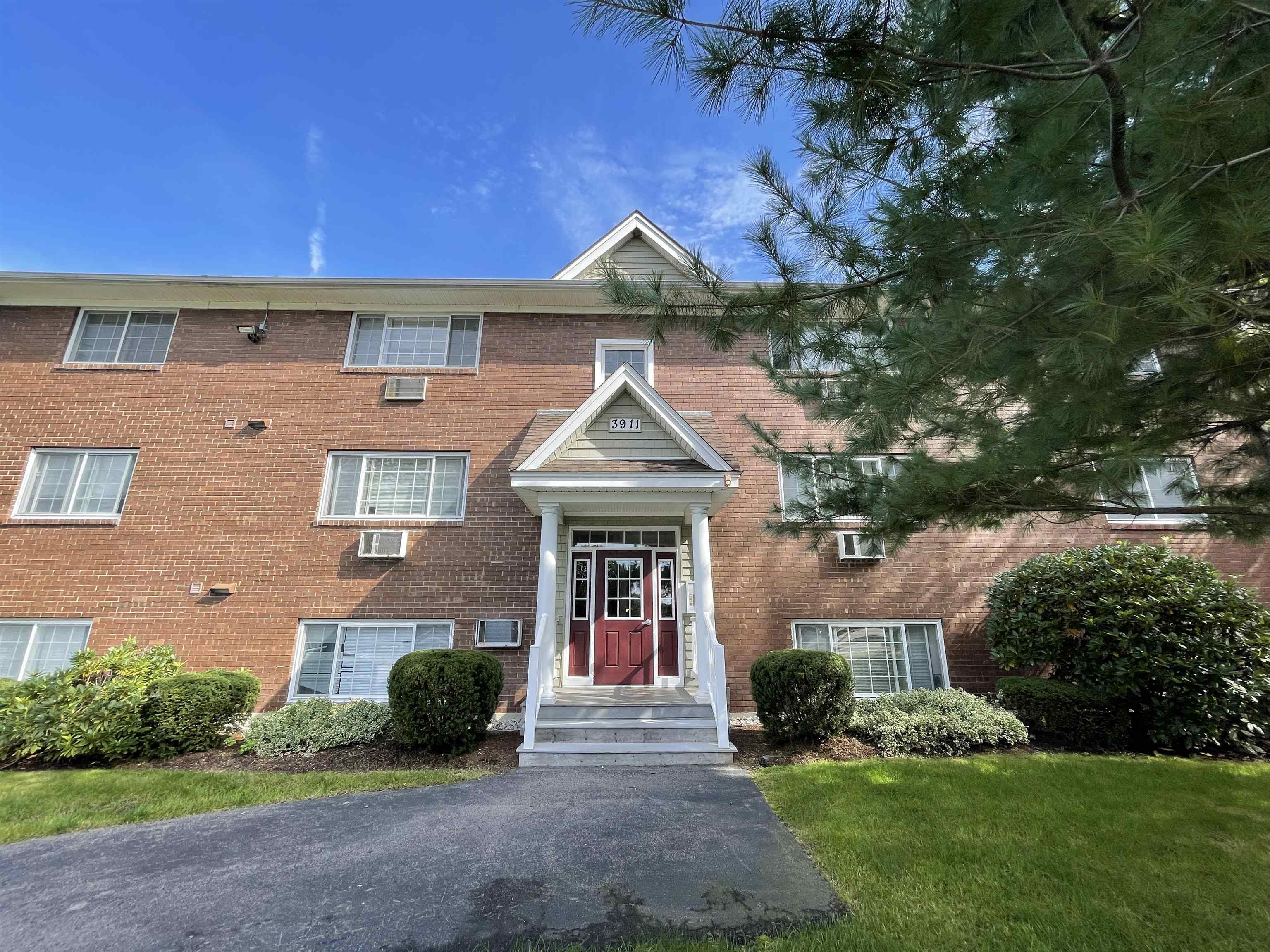 3911 Brown Avenue, Unit 45 Manchester, NH 03103 - Photo 7 of 40