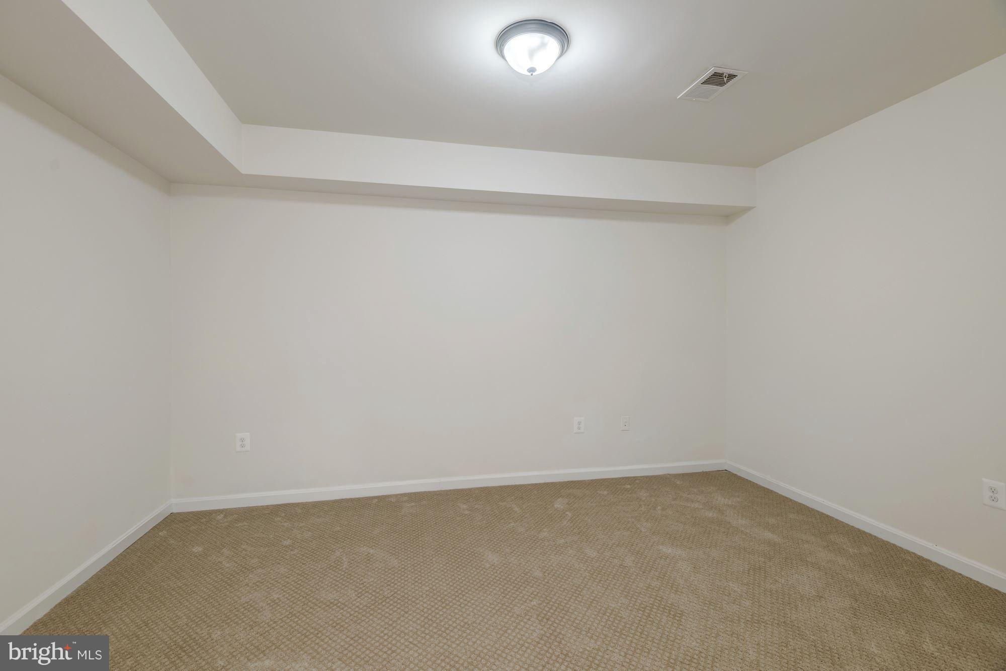 2016 South Glebe Road Arlington, VA 22204 - Photo 23 of 27 a view of an empty room