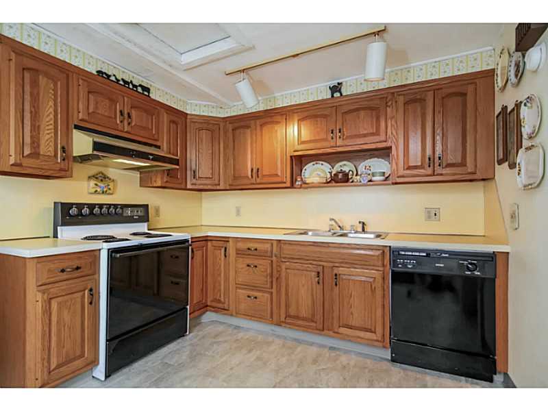 191 Winnapaug Road Westerly, RI 02891 - Photo 8 of 19 Kitchen.