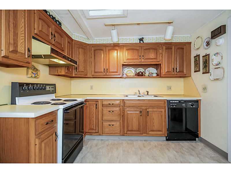 191 Winnapaug Road Westerly, RI 02891 - Photo 9 of 19 Kitchen.
