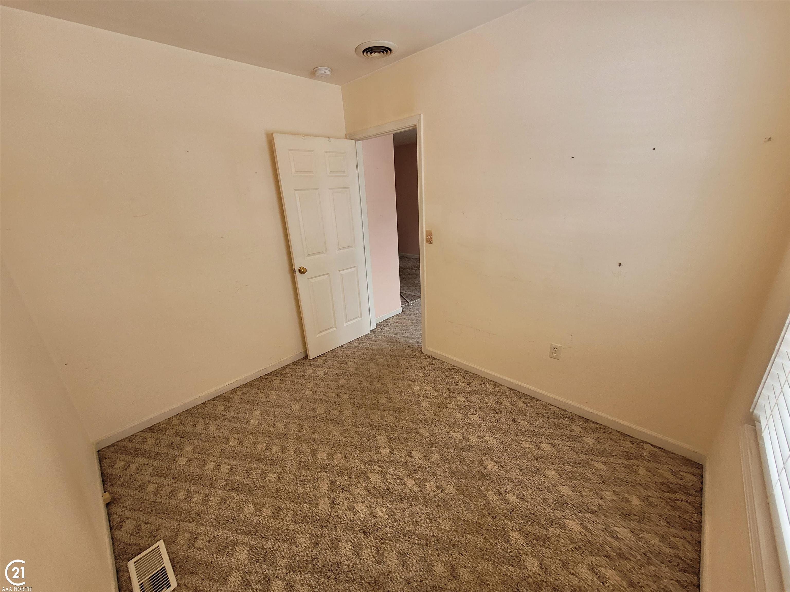 7299 Cedar Road Lexington, MI 48450 - Photo 5 of 26 50103445-4.JPG
