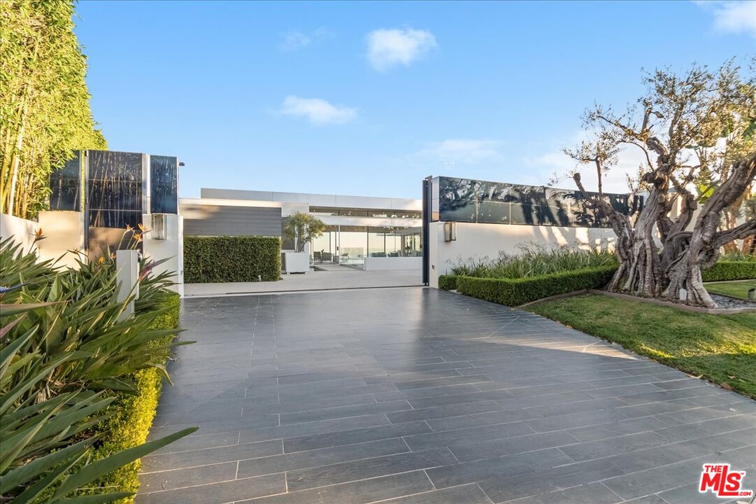 1620 Carla Ridge Beverly Hills, CA 90210 - Photo 3 of 42