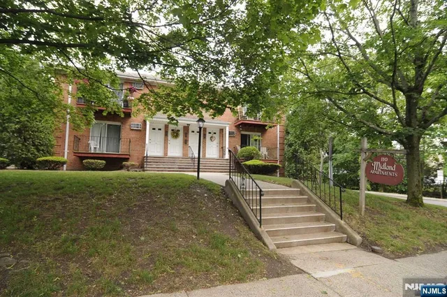 $2,225 | 110 Midland Avenue, Unit 14A, Midland Park, NJ 07432