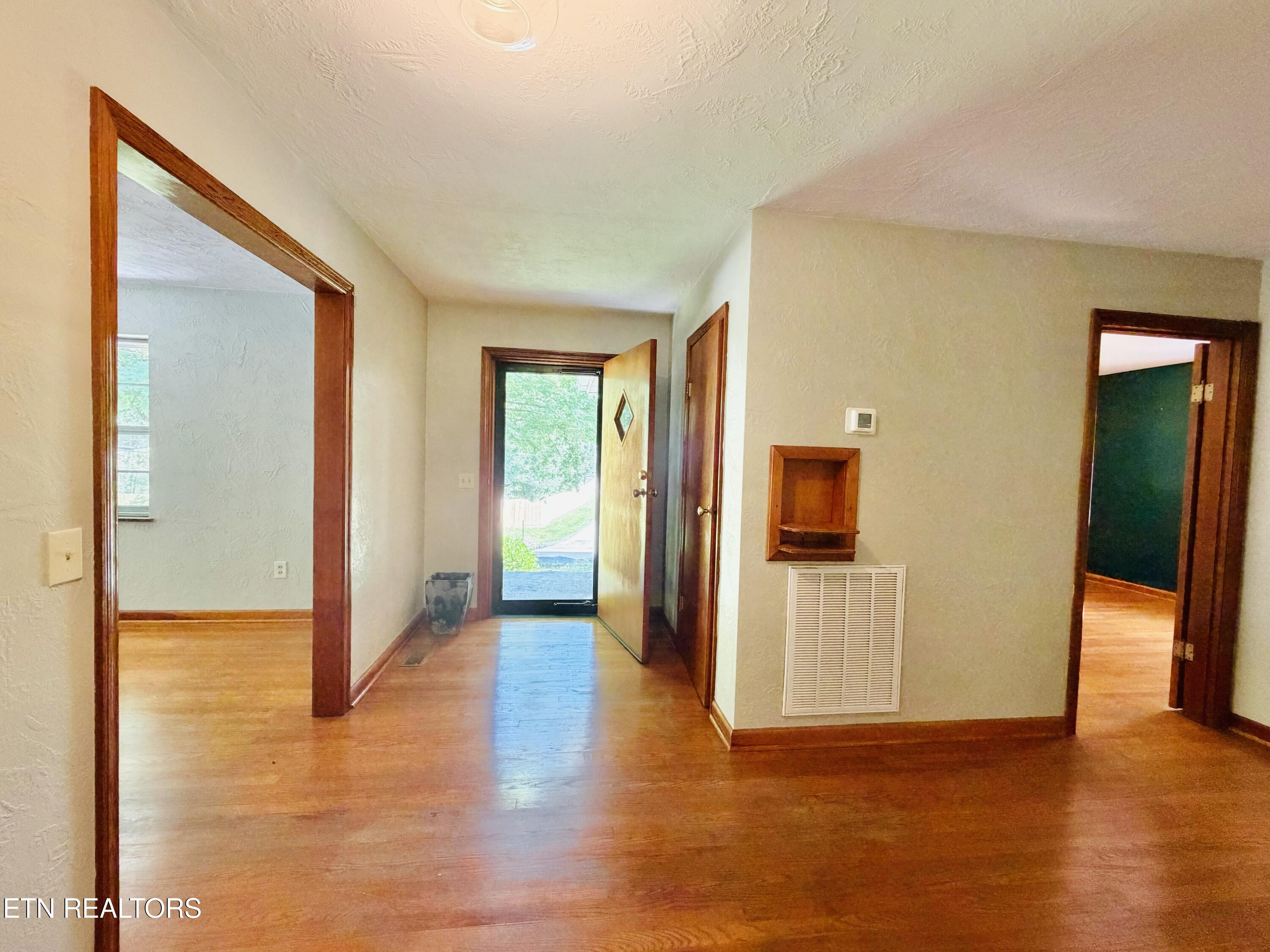 2837 Wildwood Road Maryville, TN 37804 - Photo 22 of 53 Foyer