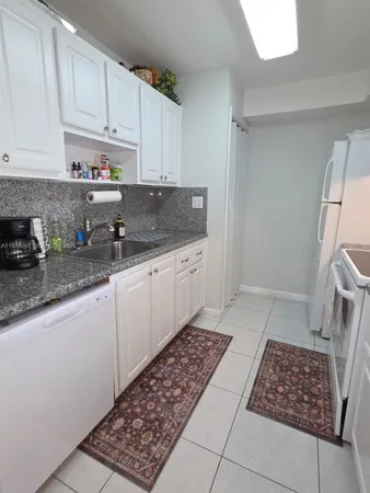 $2,350 | 220 Lakeview Drive, Unit 312, Weston, FL 33326